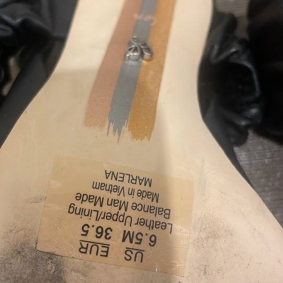 Black heels - Picture 5 of 8